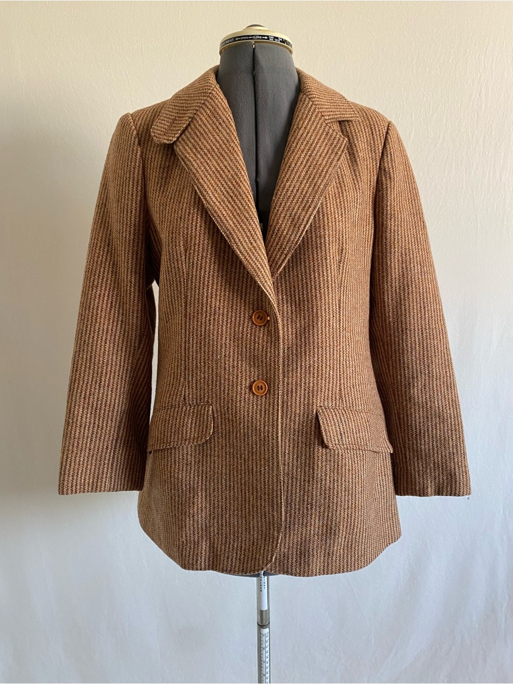Vintage 60s -70s does 1930's 100% pure wool sports jacket belted back bi swing